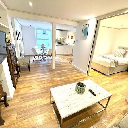 Historical Building / Cozy Basement Apt / Central CBG Buitenkant foto