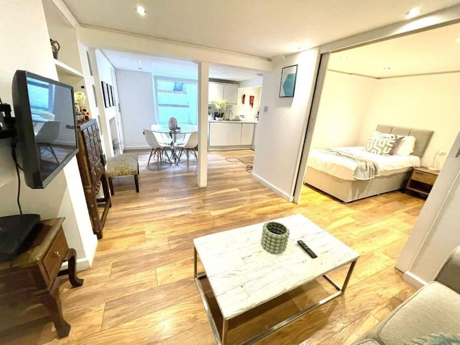 Historical Building / Cozy Basement Apt / Central CBG Buitenkant foto